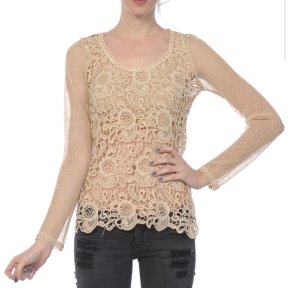 Areve Tops - ♥️SALE♥️a’ Reve Sheer Floral Top w/Mesh Sleeves